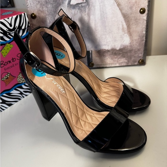 Forever 21 Glossy Black Heels NWT - Picture 1 of 4